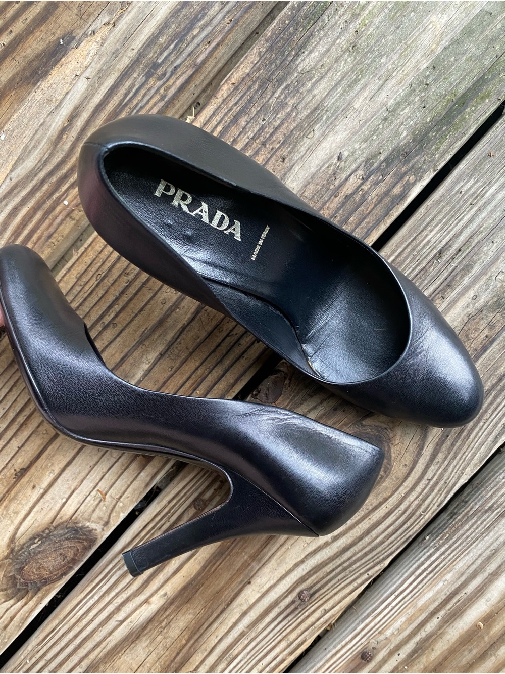 🖤 PRADA- Authentic Black Leather Mid-Heel Pump!!